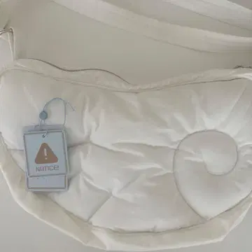 coyseio 화이트 쿠션 숄더백