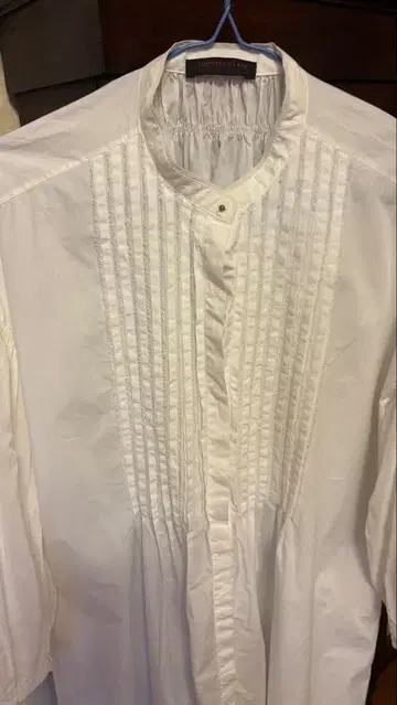 화이트 플리츠 긴팔 튜닉