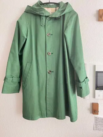그린 컬러 후드 부착 트렌치코트 두지엠 클라세 베이크루즈 그린