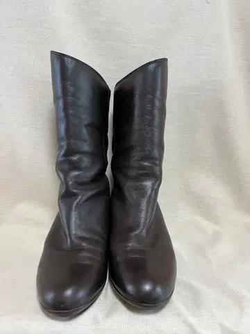 다크 브라운 가죽 부츠