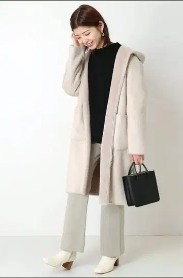리버서블 코트 후드 부착 베이지 롱 코트 벨로아 플리스