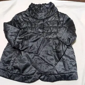 프릴 하이넥 블랙 퀼팅 자켓