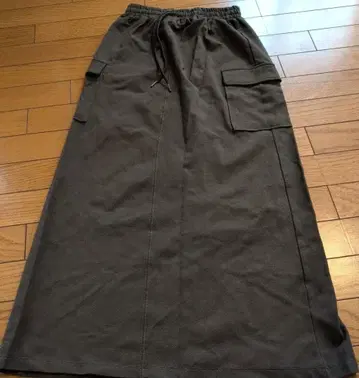 BEAMS HEART 다크 카키 롱 스커트