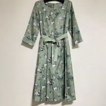 새상품급 LAURA ASHLEY 장미 무늬 원피스 리본 포함