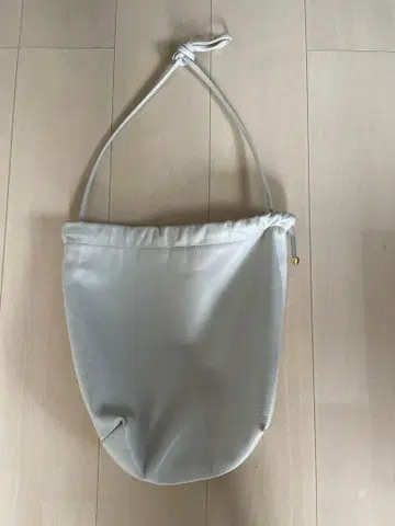 두지엠 클라세 셀 화이트 가죽 숄더백