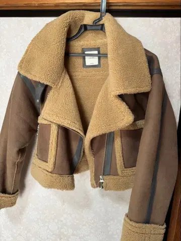 JUEMI 숏 무스탕 코트 브라운