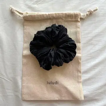 luludi 실크 스크런치 블랙