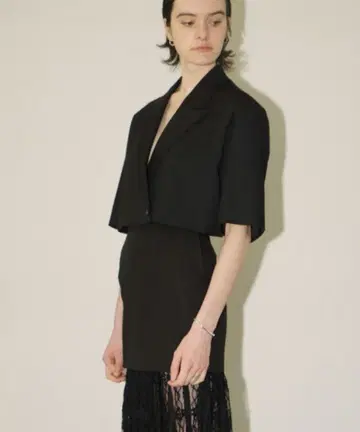 CLANE(클라네) 크롭 테일러드 자켓