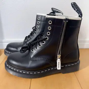 닥터마틴 ZIPPED HDW 8 홀 부츠