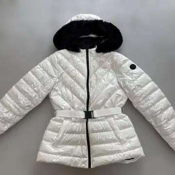 화이트 퀼팅 다운 자켓