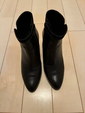 DIANA 블랙 가죽 숏부츠