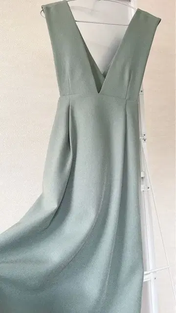 LOUNIE V넥 백 크로스 롱 원피스