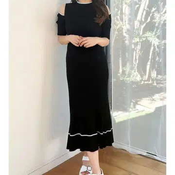 MERCURYDUO 배색 크로스 리본 니트 원피스