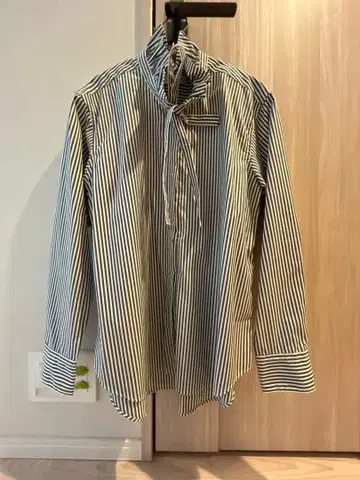 [새상품] 스트라이프 긴팔 셔츠 리본 포함