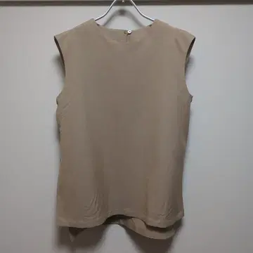 트윌 사이드 버튼 슬리브리스 블라우스