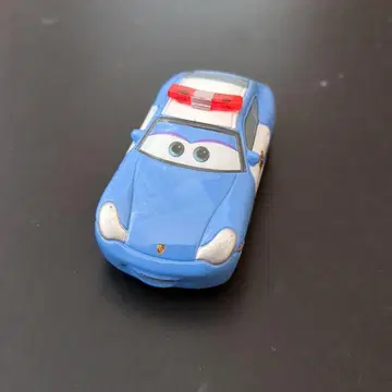 토미카 카즈 샐리 폴리스