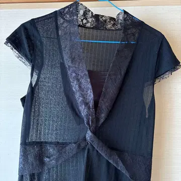 블랙 슬리브리스 무릎 기장 원피스