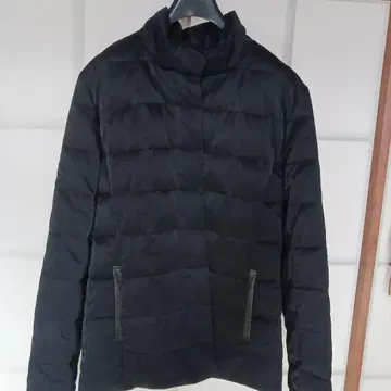 블랙 다운 자켓 사이드 포켓 포함 리버서블