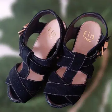 Fin (핀) 24 W 크로스 볼륨 솔 샌들