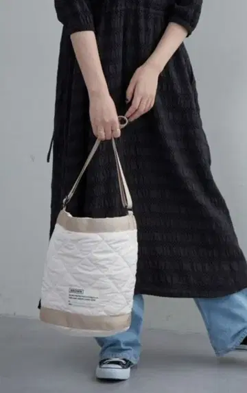 BROWN THEATRE PRODUCTS 퀼팅 버킷 숄더