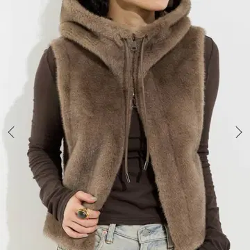 라빠르망 LOU ANDREA 루 앤드레아 HOOD VEST