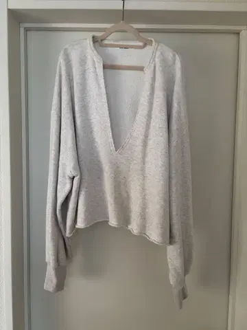 Whim Gazette 맨투맨 V넥 풀오버