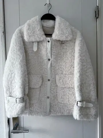 화이트 플리스 퍼 자켓