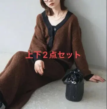 부클레 바이컬러 니트 가디건 스커트 lumier 뤼미에 같은 형태