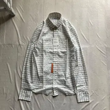 district UA /musical note print shirt 37