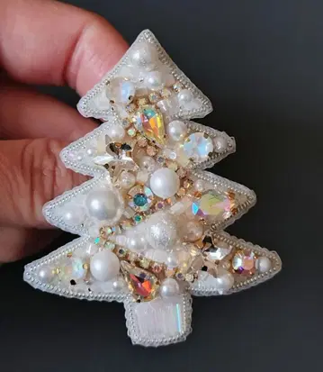 핸드메이드 비즈 자수 브로치 - 크리스마스 트리 화이트 오로라