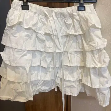 화이트 프릴 미니 스커트