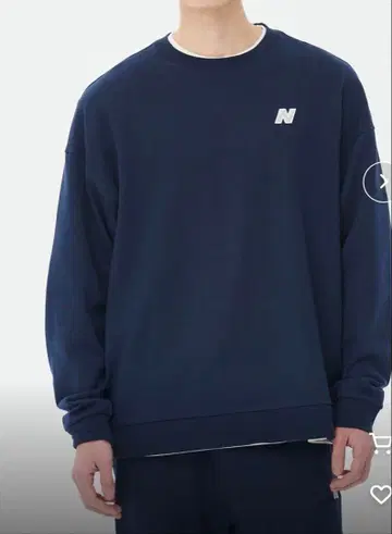 New Balance MET24 N 크루넥 네이비 트레이닝복