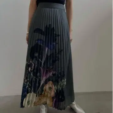 MEDI ROENTGEN FLOWER PLEATS SKIRT