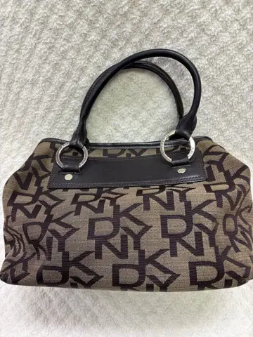 DKNY 다나카란 로고 핸드백 브라운