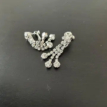 실버 크리스탈 귀찌