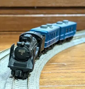 B 기차 [ D51 증기기관차와 12계 여객차 2량 ]