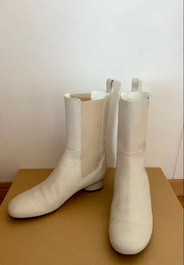 DIANA 다이애나 웰핏 가죽 사이드 고어 부츠