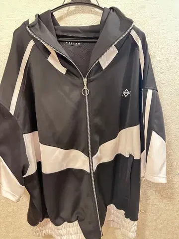 REFLEM 바이컬러 후드 부착 후드티