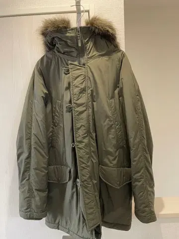 유니클로 올리브 그린 퍼 자켓 M