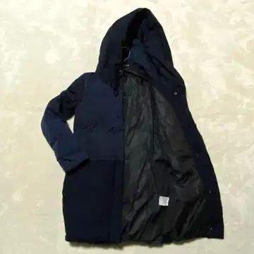 [ 새상품급 ] 언타이틀 후드 부착 롱 다운 코트 네이비 컬러 S