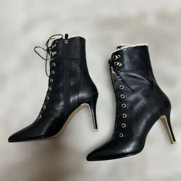 레이스업 퍼 부츠 블랙 다이애나 미사용에 가까움