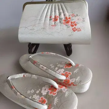 일본 의류 신발과 클러치백 세트