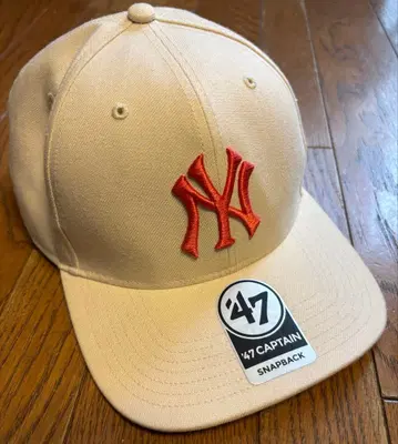 47 CAPTAIN 야구 모자 베이지 NY 양키스 로고