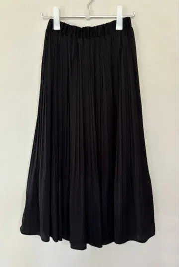 [ 미사용 ] sosotto 앤티크 새틴 플리츠 스커트 블랙