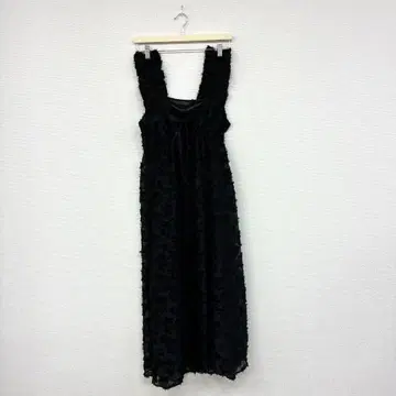 블랙 플라워 자수 슬리브리스 롱 원피스