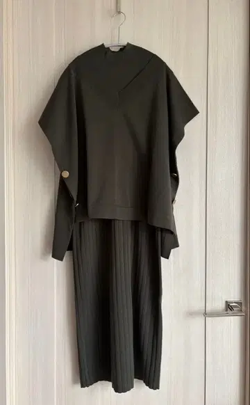 그레이스 콘티넨탈 판초 포함 니트 원피스