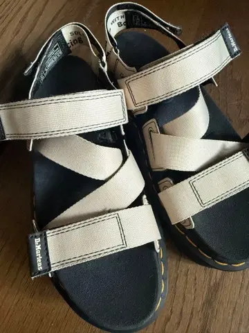 닥터 마틴 벨크로 샌들 베이지