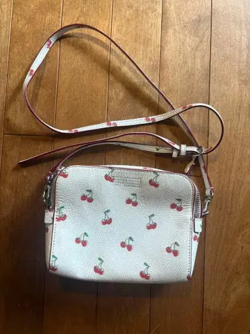 마크제이콥스 체리 패턴 숄더백