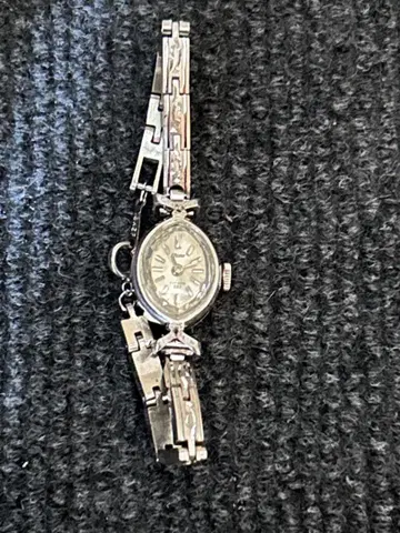 수동 와인딩 시계 타원형 실버 다이얼