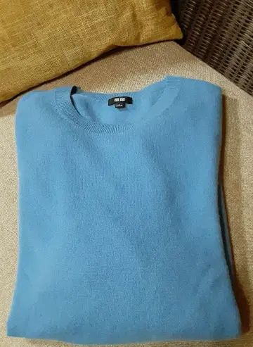 유니클로 캐시미어 크루넥 스웨터 L 사이즈